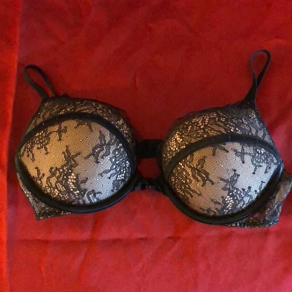 Victoria’s Secret Bombshell bra. Size 36a